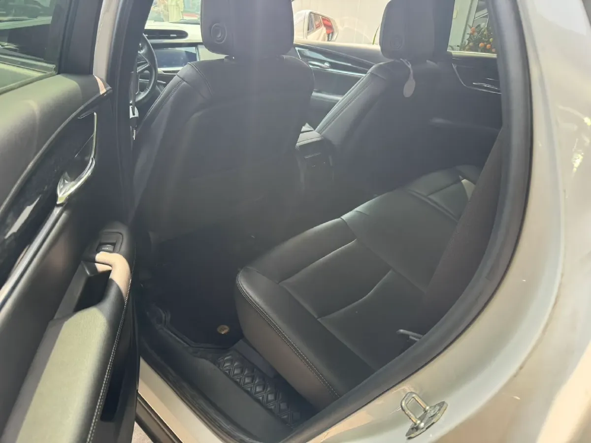 2023 Cadillac XT5 2.0T 237HP L4 9AT,autocango,china used car exporter,china ev exporter,chinese used car exporter,chinese used ev exporter