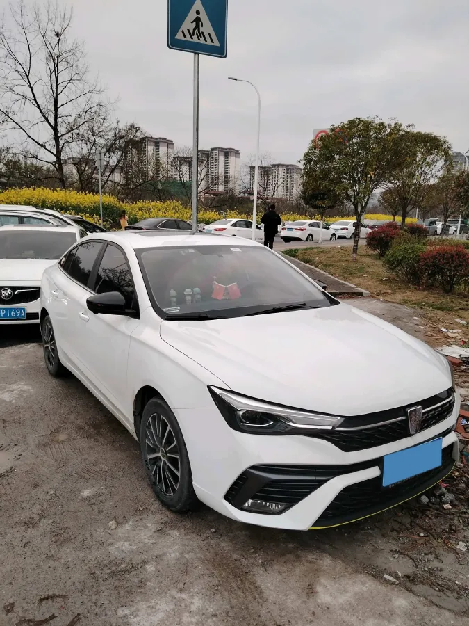 2021 Roewe i5 1.5L 120HP L4 5MT,autocango,china used car exporter,china ev exporter,chinese used car exporter,chinese used ev exporter