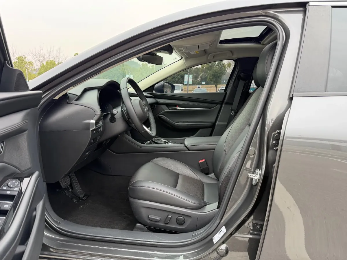 2021 Mazda 3 Axela 2.0L 158HP L4 6AT,autocango,china used car exporter,china ev exporter,chinese used car exporter,chinese used ev exporter