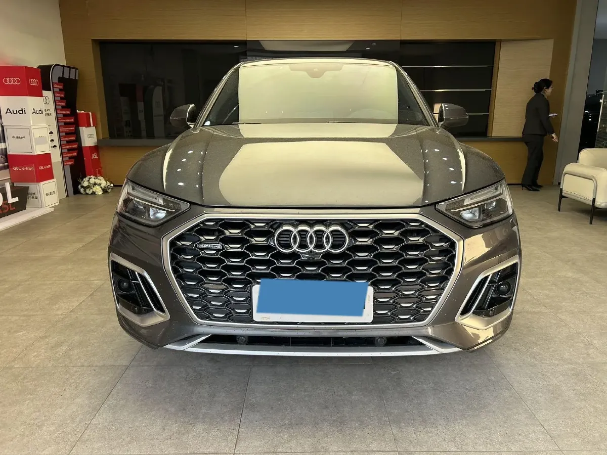 2021 Audi Q5L Sportback 2.0T 190HP L4 7DCT,autocango,china used car exporter,china ev exporter,chinese used car exporter,chinese used ev exporter