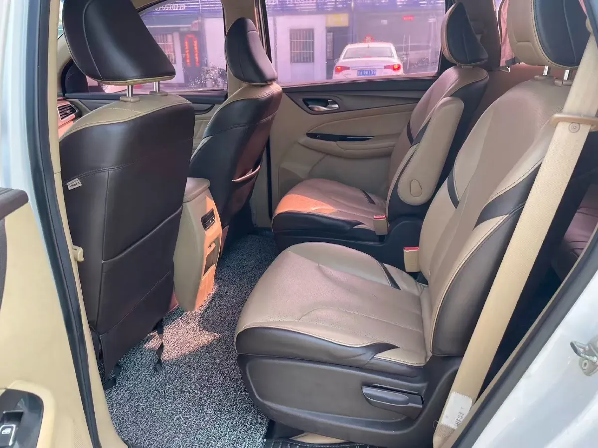 2017 BaoJun 730 1.5T 150HP L4 6MT,autocango,china used car exporter,china ev exporter,chinese used car exporter,chinese used ev exporter