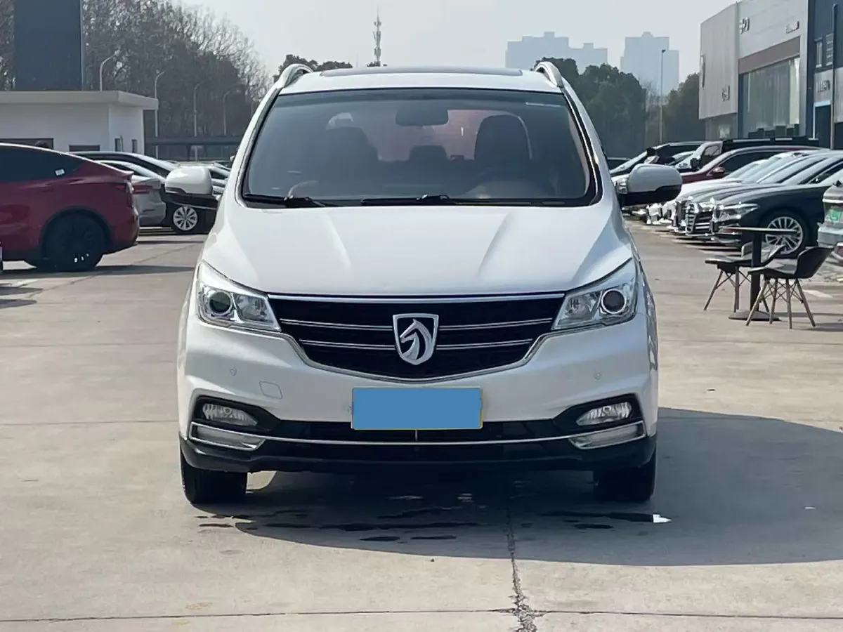 2017 BaoJun 730 1.5T 150HP L4 6MT,autocango,china used car exporter,china ev exporter,chinese used car exporter,chinese used ev exporter