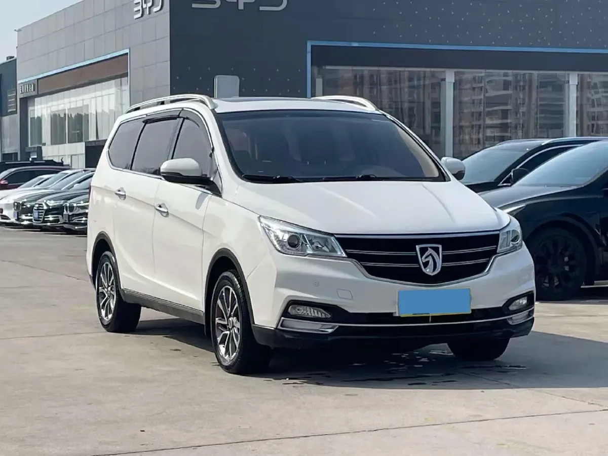 2017 BaoJun 730 1.5T 150HP L4 6MT,autocango,china used car exporter,china ev exporter,chinese used car exporter,chinese used ev exporter