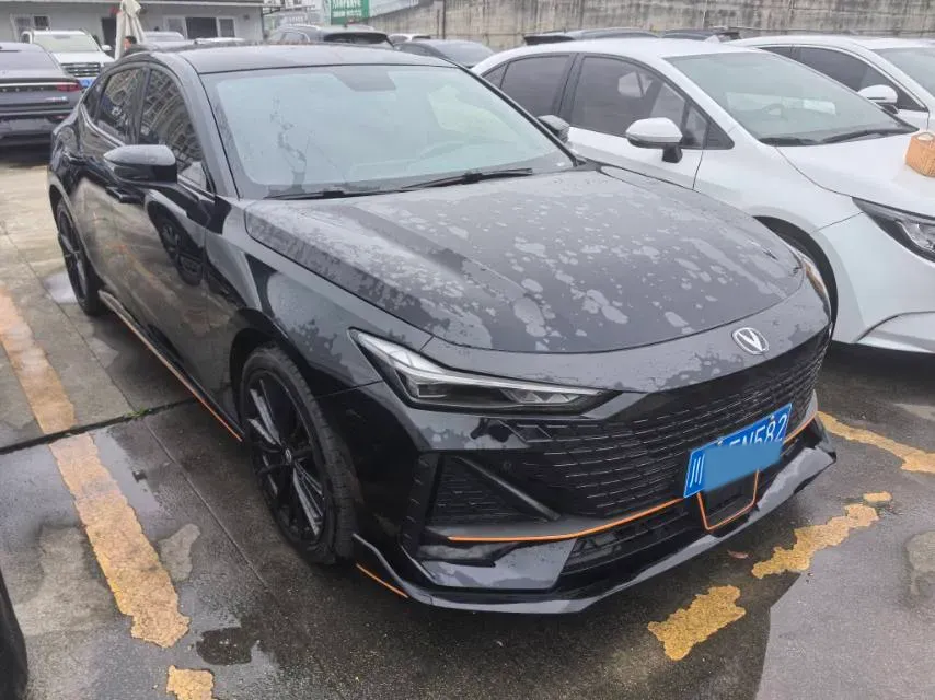 2022 ChangAn UNI-V 1.5T 188HP L4 7DCT,autocango,china used car exporter,china ev exporter,chinese used car exporter,chinese used ev exporter