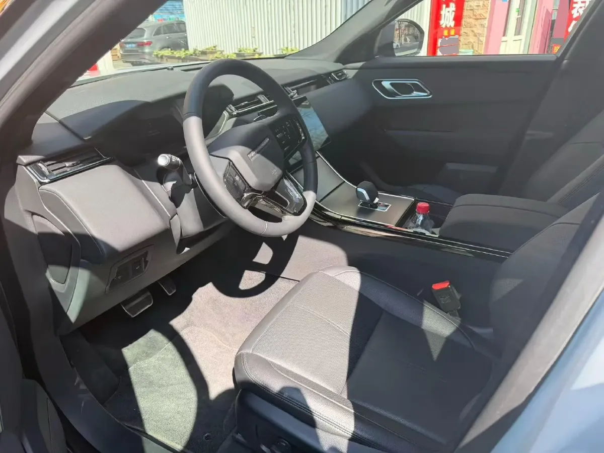 2025 Land Rover Range Rover Velar 2.0T 250HP L4 8AT,autocango,china used car exporter,china ev exporter,chinese used car exporter,chinese used ev exporter