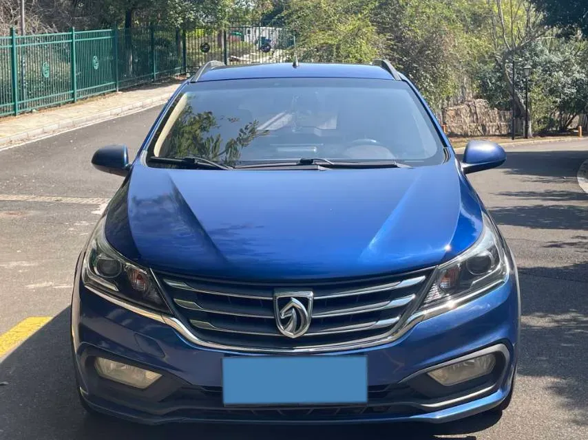 2017 BaoJun 310W 1.5L 112HP L4 6MT,autocango,china used car exporter,china ev exporter,chinese used car exporter,chinese used ev exporter