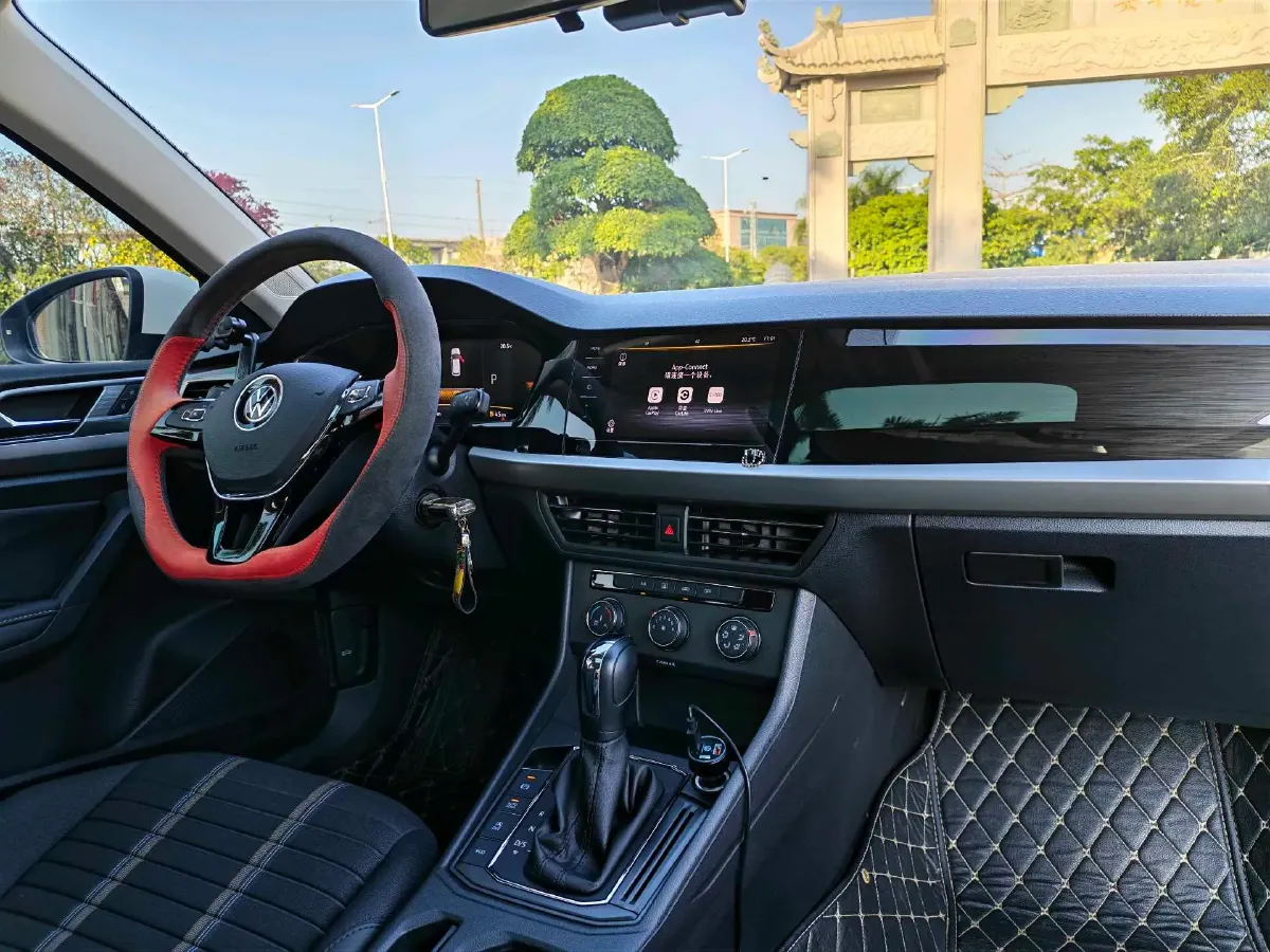 2022 Volkswagen T-Roc 1.4T 150HP L4 7DCT,autocango,china used car exporter,china ev exporter,chinese used car exporter,chinese used ev exporter