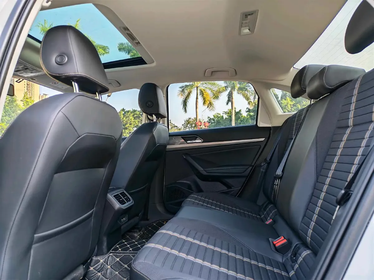 2022 Volkswagen T-Roc 1.4T 150HP L4 7DCT,autocango,china used car exporter,china ev exporter,chinese used car exporter,chinese used ev exporter