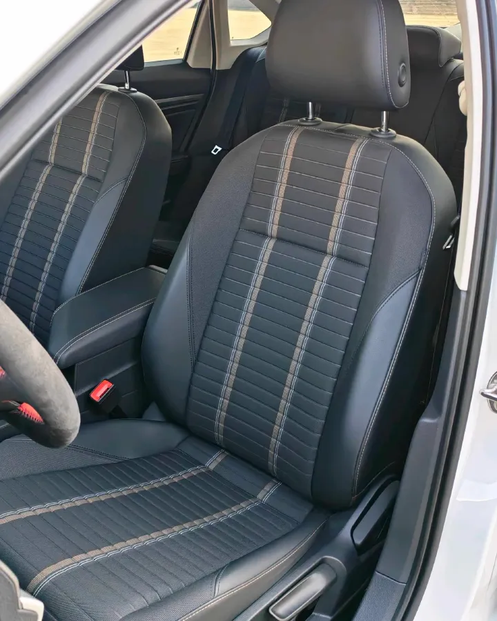 2022 Volkswagen T-Roc 1.4T 150HP L4 7DCT,autocango,china used car exporter,china ev exporter,chinese used car exporter,chinese used ev exporter