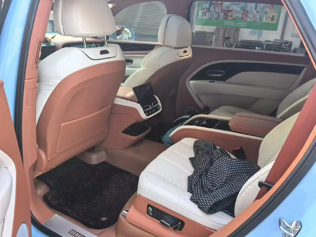 2024 Bentley Bentayga 4.0T 550HP V8 8AT,autocango,china used car exporter,china ev exporter,chinese used car exporter,chinese used ev exporter