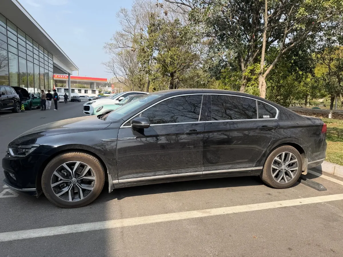 2020 Volkswagen Magotan 2.0T 186HP L4 7DCT,autocango,china used car exporter,china ev exporter,chinese used car exporter,chinese used ev exporter