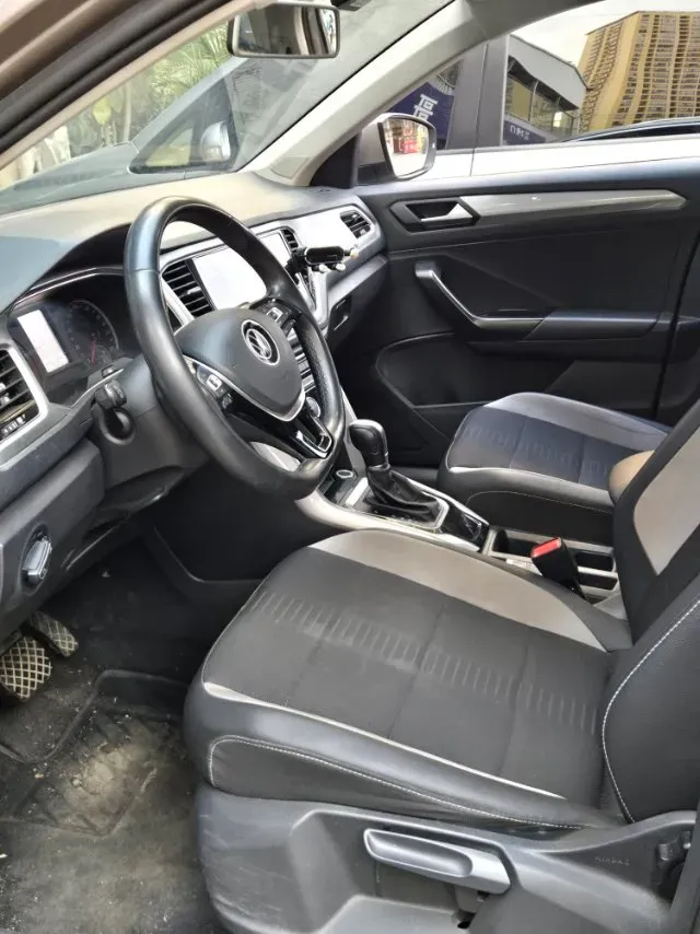 2022 Volkswagen T-Roc 1.4T 150HP L4 7DCT,autocango,china used car exporter,china ev exporter,chinese used car exporter,chinese used ev exporter