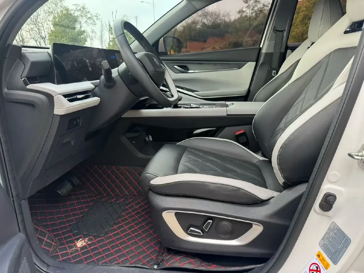 2022 ChangAn CS75 Plus 1.5T 188HP L4 8AT,autocango,china used car exporter,china ev exporter,chinese used car exporter,chinese used ev exporter