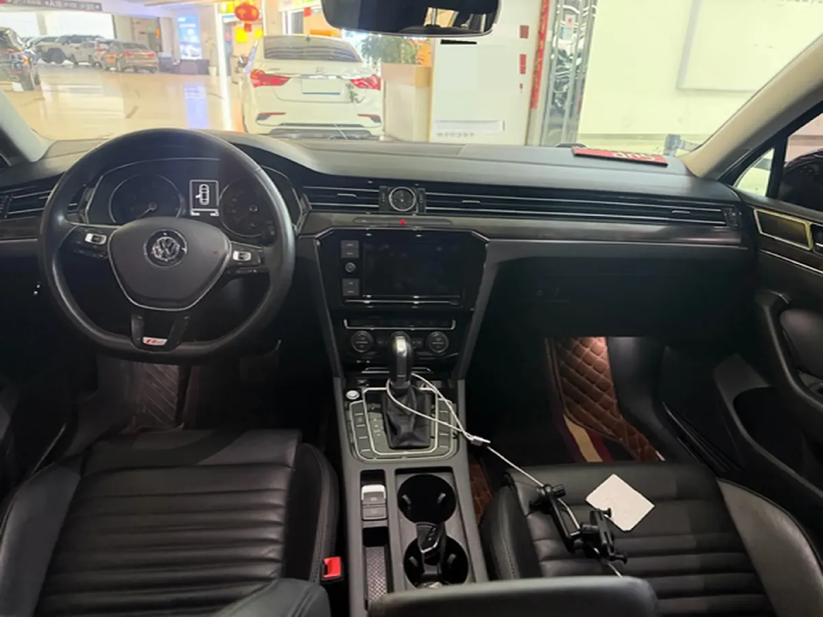 2019 Volkswagen Magotan 2.0T 186HP L4 7DCT,autocango,china used car exporter,china ev exporter,chinese used car exporter,chinese used ev exporter