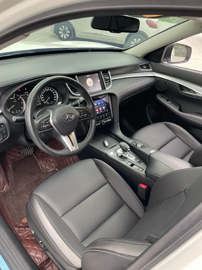 2018 Infiniti QX30 2.0T 211HP L4 7DCT,autocango,china used car exporter,china ev exporter,chinese used car exporter,chinese used ev exporter