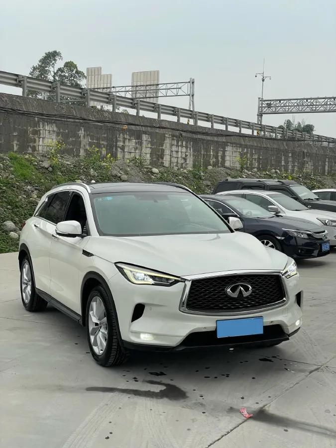 2018 Infiniti QX30 2.0T 211HP L4 7DCT,autocango,china used car exporter,china ev exporter,chinese used car exporter,chinese used ev exporter