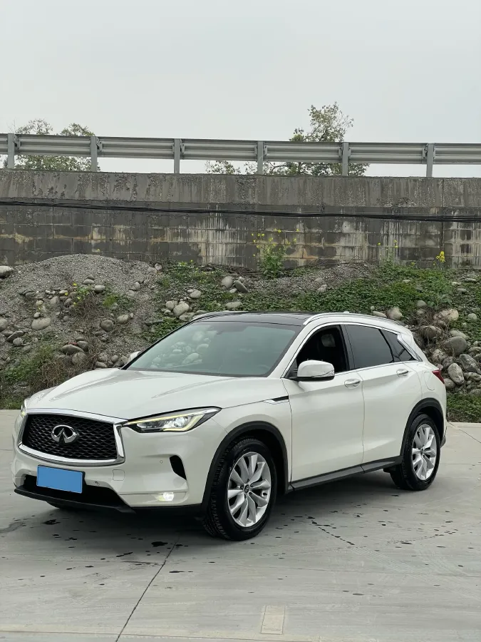2018 Infiniti QX30 2.0T 211HP L4 7DCT,autocango,china used car exporter,china ev exporter,chinese used car exporter,chinese used ev exporter