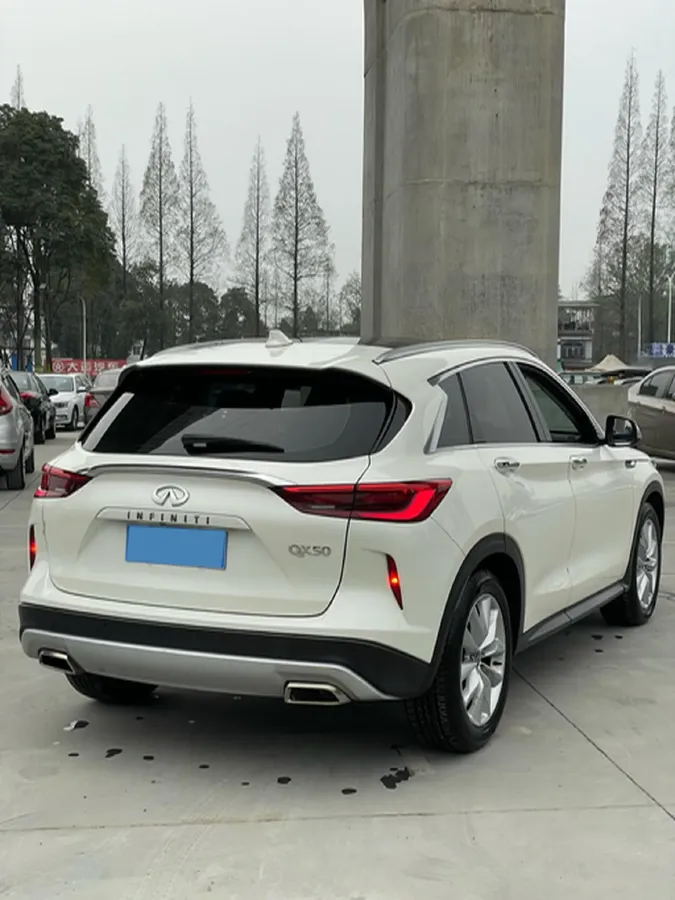 2018 Infiniti QX30 2.0T 211HP L4 7DCT,autocango,china used car exporter,china ev exporter,chinese used car exporter,chinese used ev exporter