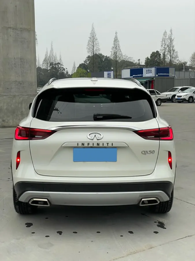 2018 Infiniti QX30 2.0T 211HP L4 7DCT,autocango,china used car exporter,china ev exporter,chinese used car exporter,chinese used ev exporter