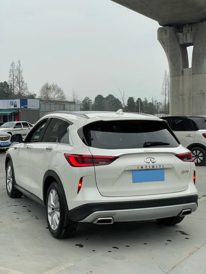 2018 Infiniti QX30 2.0T 211HP L4 7DCT,autocango,china used car exporter,china ev exporter,chinese used car exporter,chinese used ev exporter