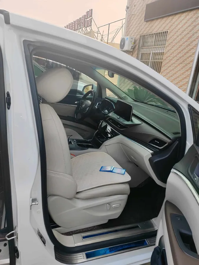 2022 Buick GL8 2.0T 237HP L4 9AT,autocango,china used car exporter,china ev exporter,chinese used car exporter,chinese used ev exporter