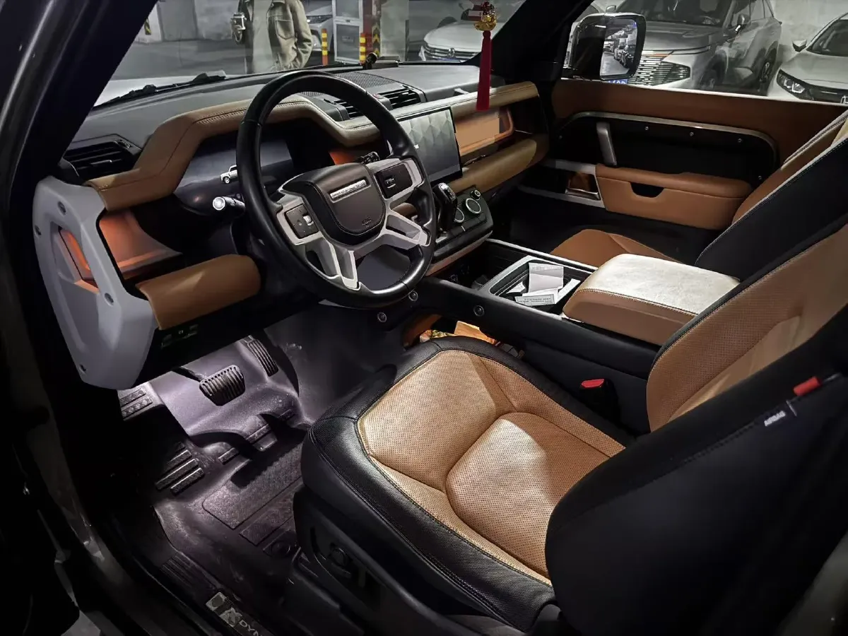 2023 Land Rover Defender 2.0T 300HP L4 8AT,autocango,china used car exporter,china ev exporter,chinese used car exporter,chinese used ev exporter