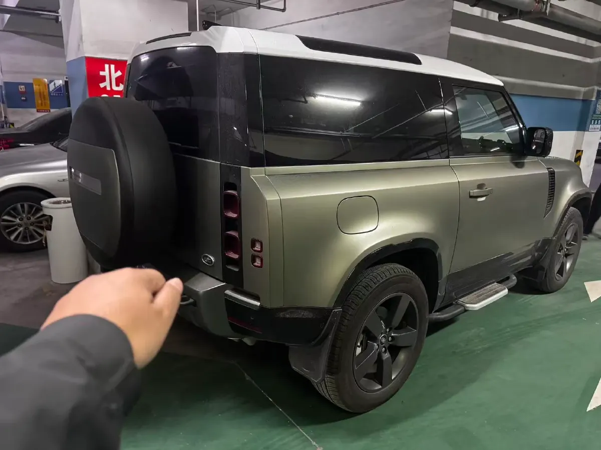 2023 Land Rover Defender 2.0T 300HP L4 8AT,autocango,china used car exporter,china ev exporter,chinese used car exporter,chinese used ev exporter