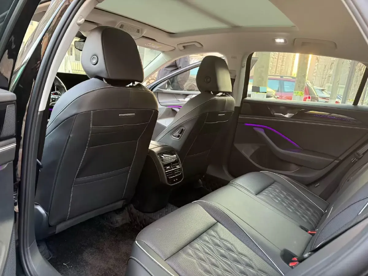 2024 Volkswagen Magotan 2.0T 220HP L4 7DCT,autocango,china used car exporter,china ev exporter,chinese used car exporter,chinese used ev exporter