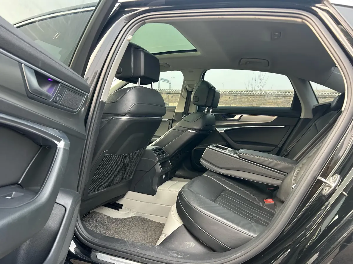 2021 Audi A6L 2.0T 190HP L4 7DCT,autocango,china used car exporter,china ev exporter,chinese used car exporter,chinese used ev exporter