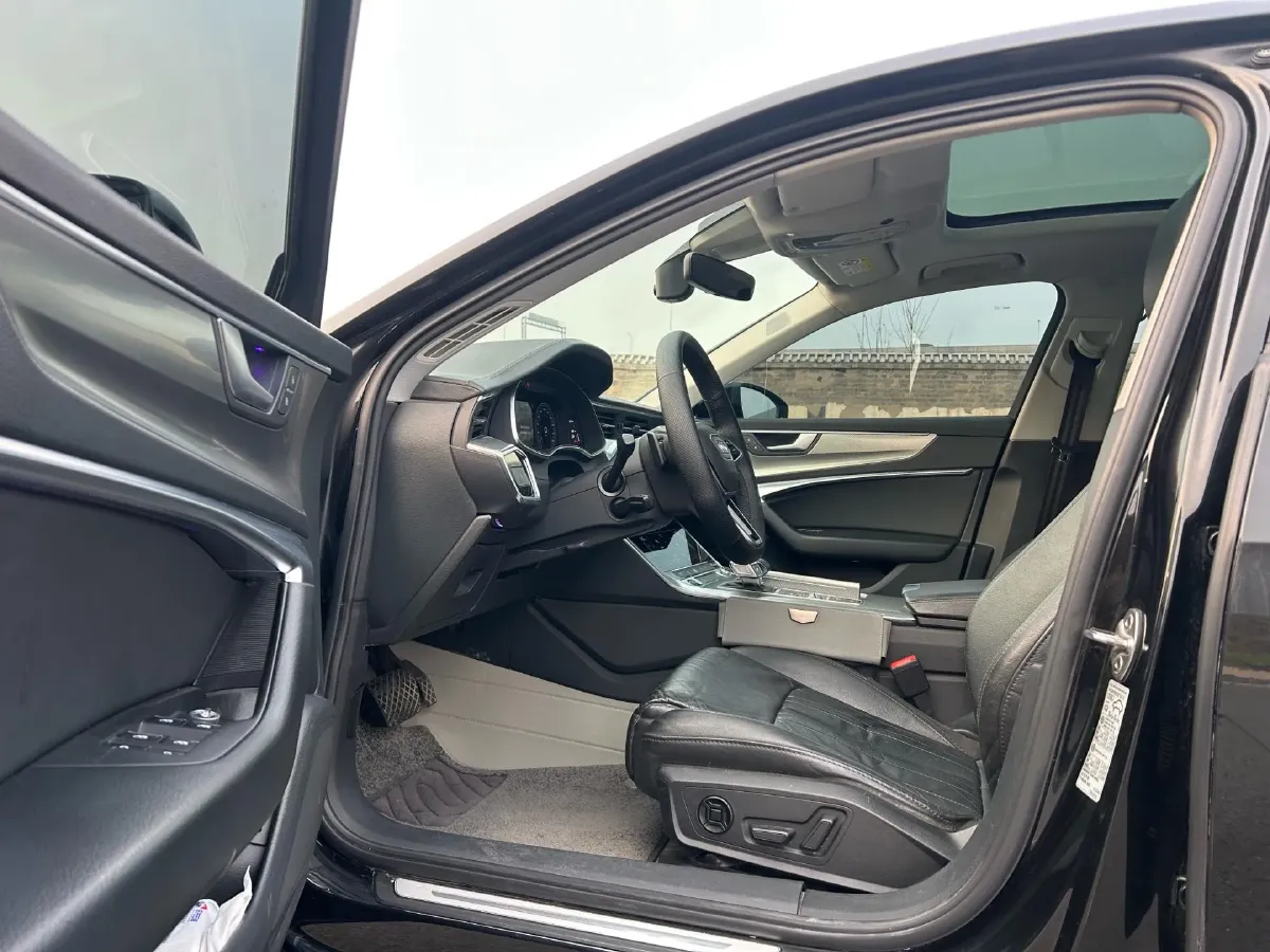 2021 Audi A6L 2.0T 190HP L4 7DCT,autocango,china used car exporter,china ev exporter,chinese used car exporter,chinese used ev exporter