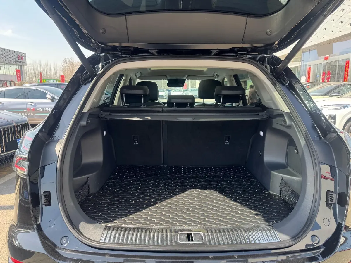 2023 HongQi HS5 2.0T 252HP L4 8AT,autocango,china used car exporter,china ev exporter,chinese used car exporter,chinese used ev exporter