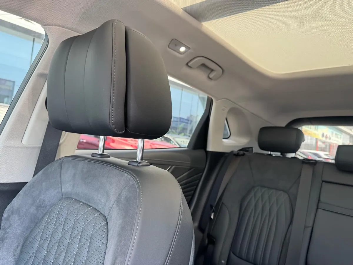 2023 HongQi HS5 2.0T 252HP L4 8AT,autocango,china used car exporter,china ev exporter,chinese used car exporter,chinese used ev exporter