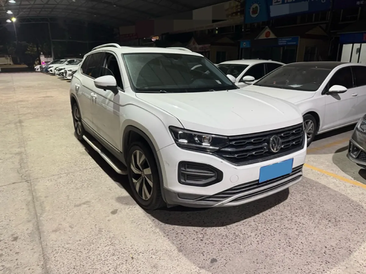 2019 Jeep Cherokee 2.0T 234HP L4 9AT,autocango,china used car exporter,china ev exporter,chinese used car exporter,chinese used ev exporter