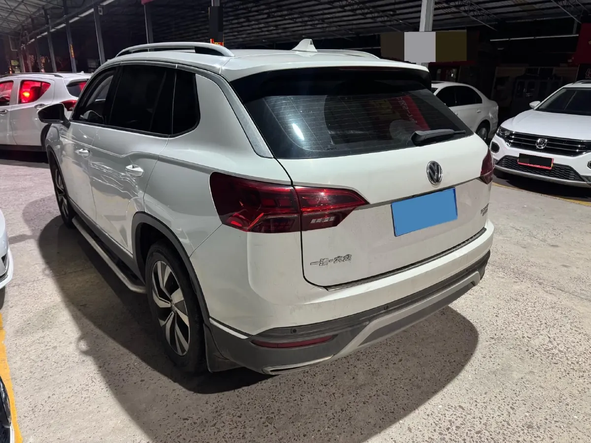 2019 Jeep Cherokee 2.0T 234HP L4 9AT,autocango,china used car exporter,china ev exporter,chinese used car exporter,chinese used ev exporter