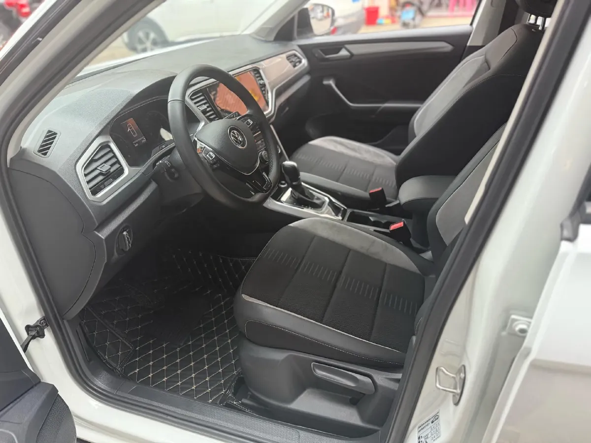 2021 Volkswagen T-Roc 1.4T 150HP L4 7DCT,autocango,china used car exporter,china ev exporter,chinese used car exporter,chinese used ev exporter