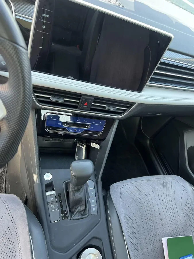 2024 Volkswagen Tiguan L 2.0T 186HP L4 7DCT,autocango,china used car exporter,china ev exporter,chinese used car exporter,chinese used ev exporter