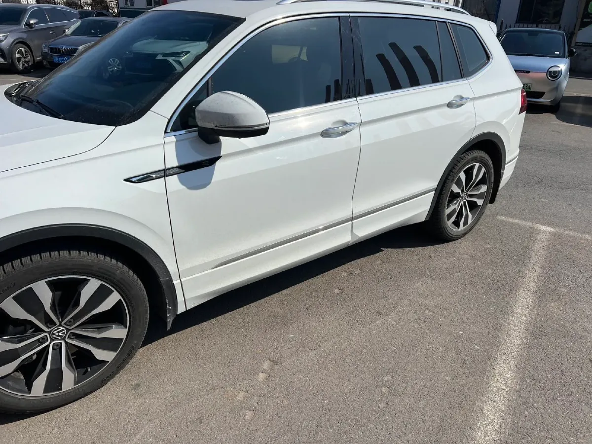 2024 Volkswagen Tiguan L 2.0T 186HP L4 7DCT,autocango,china used car exporter,china ev exporter,chinese used car exporter,chinese used ev exporter