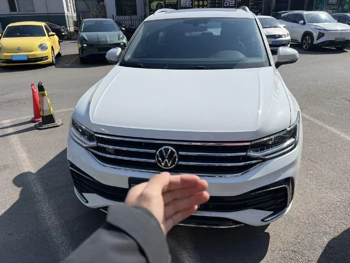 2024 Volkswagen Tiguan L 2.0T 186HP L4 7DCT,autocango,china used car exporter,china ev exporter,chinese used car exporter,chinese used ev exporter
