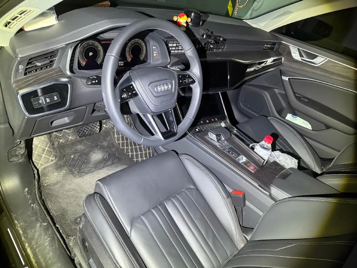 2024 Audi A6L 2.0T 245HP L4 7DCT,autocango,china used car exporter,china ev exporter,chinese used car exporter,chinese used ev exporter