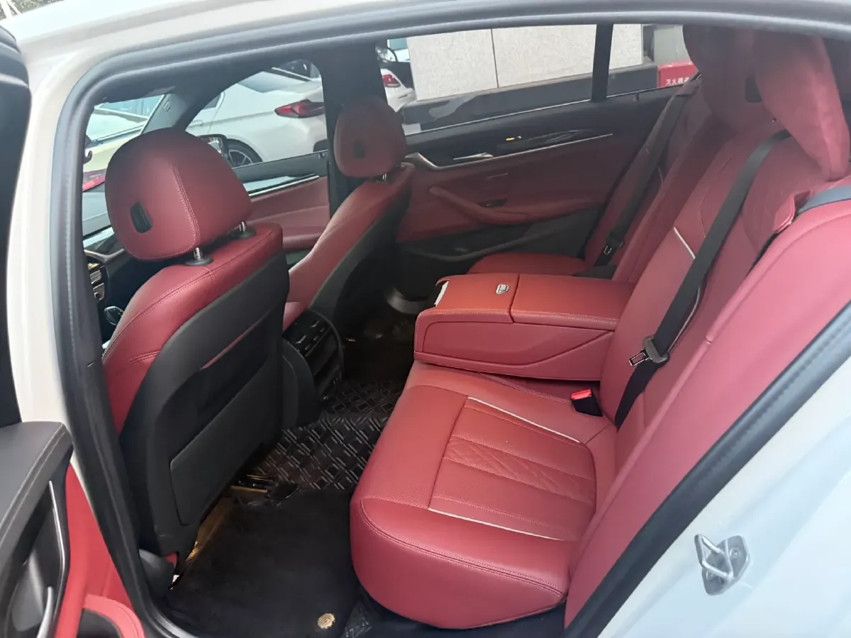 2022 BMW 5 Series 2.0T 184HP L4 8AT,autocango,china used car exporter,china ev exporter,chinese used car exporter,chinese used ev exporter