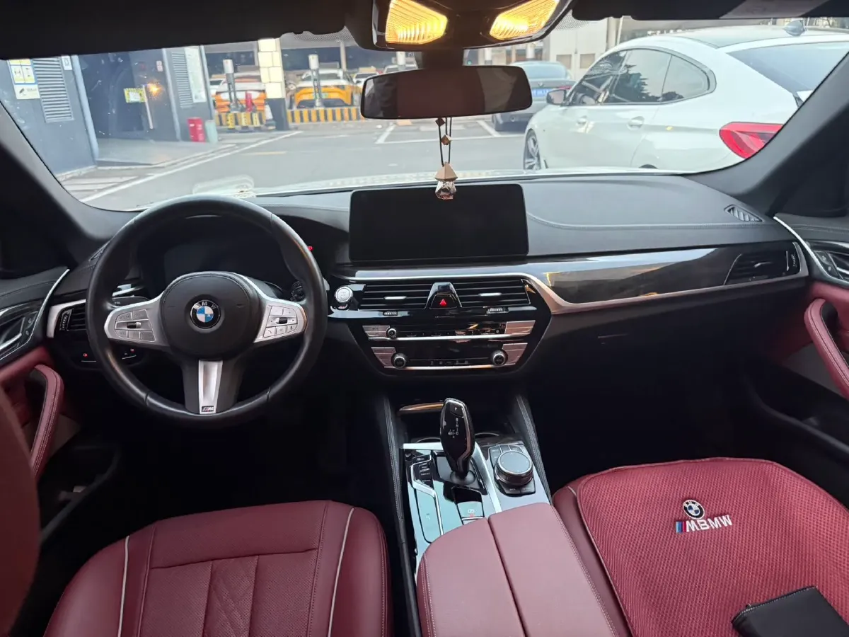 2022 BMW 5 Series 2.0T 184HP L4 8AT,autocango,china used car exporter,china ev exporter,chinese used car exporter,chinese used ev exporter