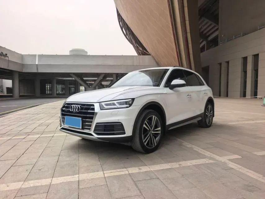 2020 Audi Q5L 2.0T 252HP L4 7DCT,autocango,china used car exporter,china ev exporter,chinese used car exporter,chinese used ev exporter