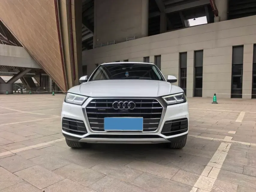 2020 Audi Q5L 2.0T 252HP L4 7DCT,autocango,china used car exporter,china ev exporter,chinese used car exporter,chinese used ev exporter