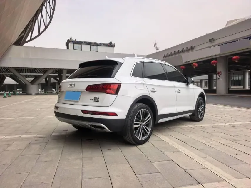 2020 Audi Q5L 2.0T 252HP L4 7DCT,autocango,china used car exporter,china ev exporter,chinese used car exporter,chinese used ev exporter