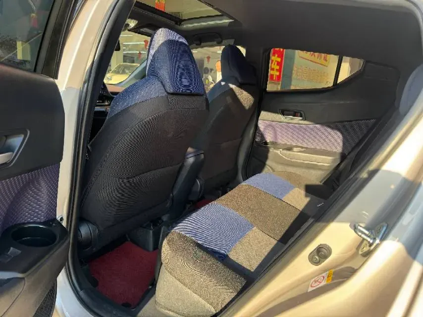 2018 Toyota C-HR 2.0L 171HP L4 CVT,autocango,china used car exporter,china ev exporter,chinese used car exporter,chinese used ev exporter