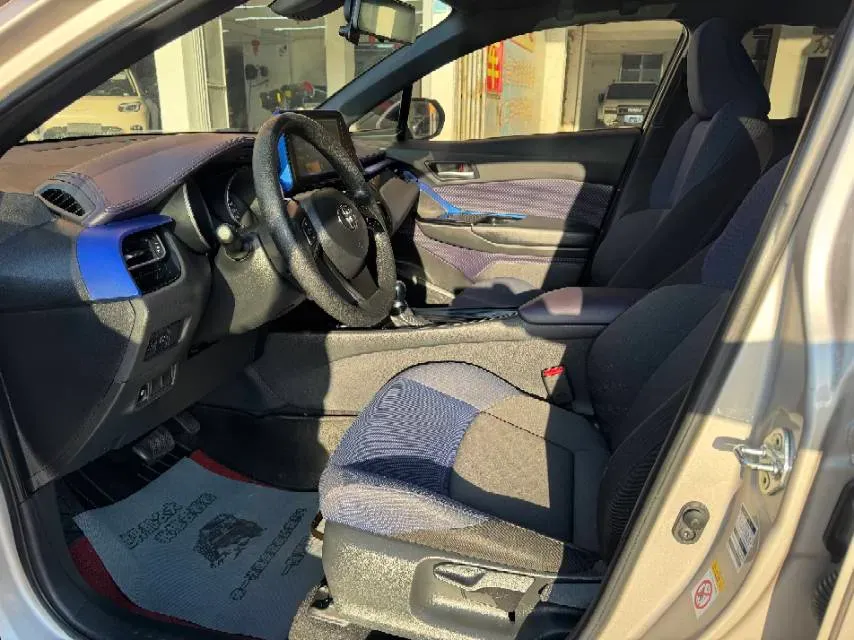 2018 Toyota C-HR 2.0L 171HP L4 CVT,autocango,china used car exporter,china ev exporter,chinese used car exporter,chinese used ev exporter