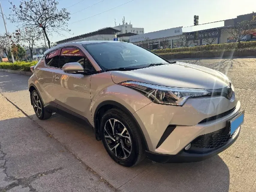 2018 Toyota C-HR 2.0L 171HP L4 CVT,autocango,china used car exporter,china ev exporter,chinese used car exporter,chinese used ev exporter