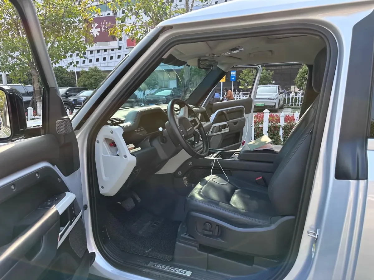 2023 Land Rover Defender 3.0T 400HP L6 8AT,autocango,china used car exporter,china ev exporter,chinese used car exporter,chinese used ev exporter