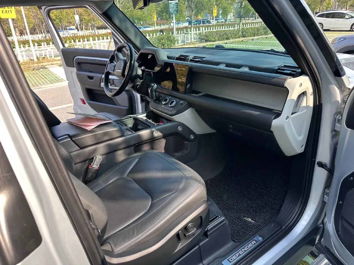 2023 Land Rover Defender 3.0T 400HP L6 8AT,autocango,china used car exporter,china ev exporter,chinese used car exporter,chinese used ev exporter