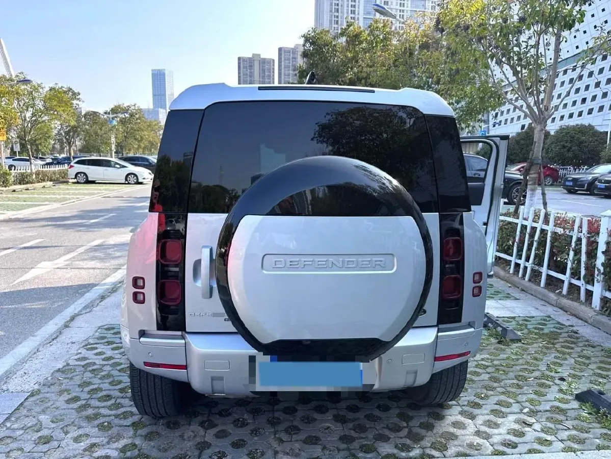 2023 Land Rover Defender 3.0T 400HP L6 8AT,autocango,china used car exporter,china ev exporter,chinese used car exporter,chinese used ev exporter